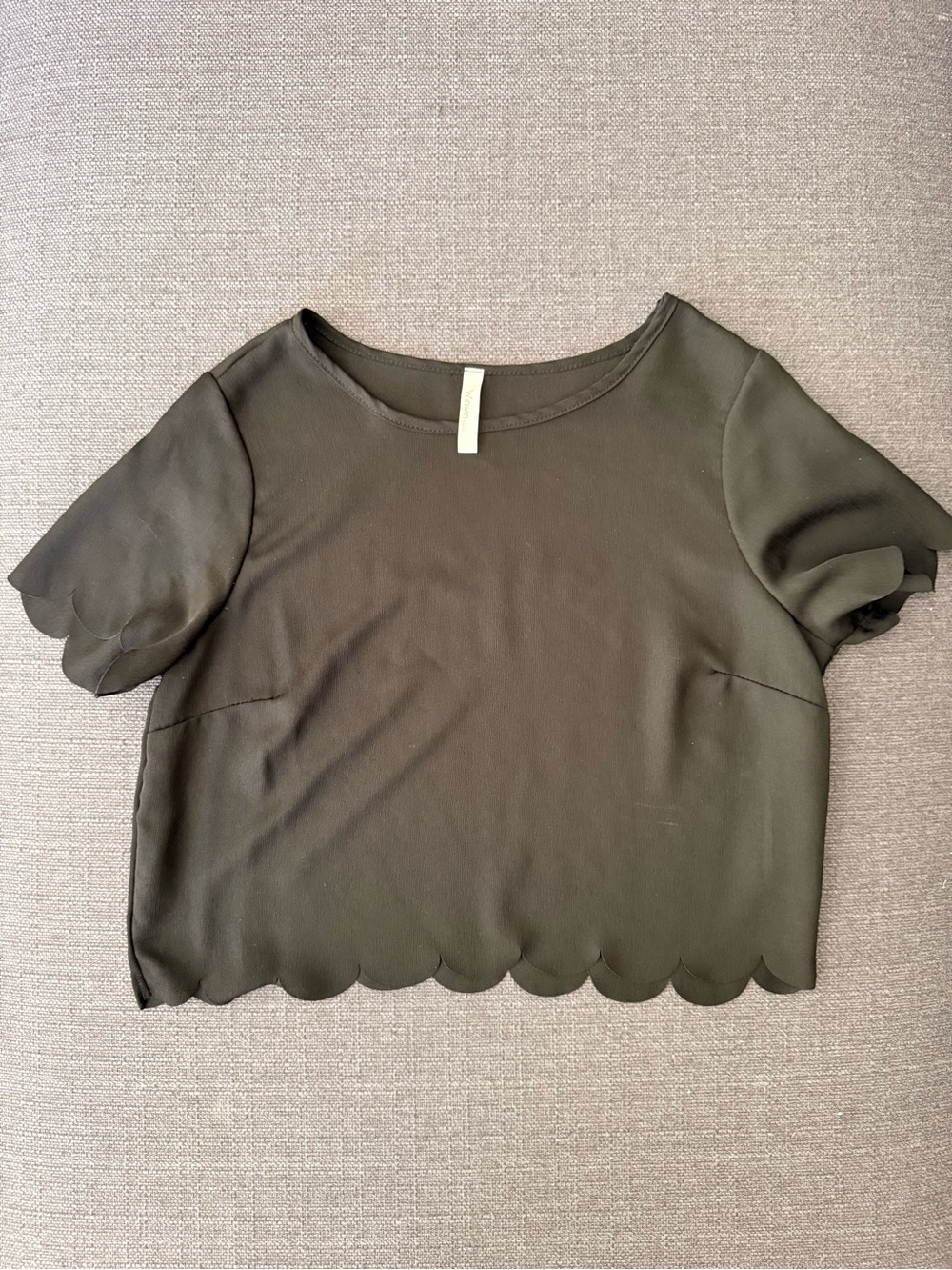 Scallop Hem Short Sleeve Crop Top - Black